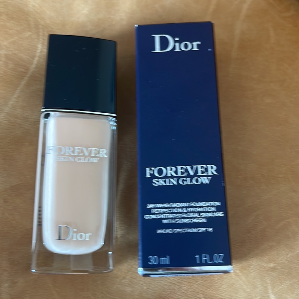DIOR Forever SKIN GLOW SPF 15 . # 1 N. New
